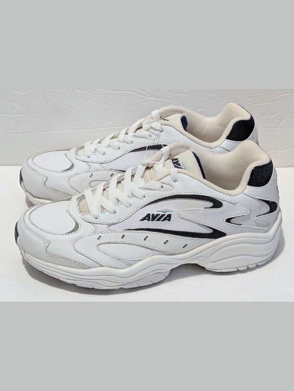 NEW VTG AVIA WHITE LEATHER Y2K Walking Sneakers Shoes CCOD072WT 156WWDL